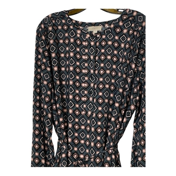 "LOFT" MULTICOLOR
GEOMETRIC LONG SLEEVES
SHIRTTAIL DRESS SIZE: XL - Picture 5 of 11